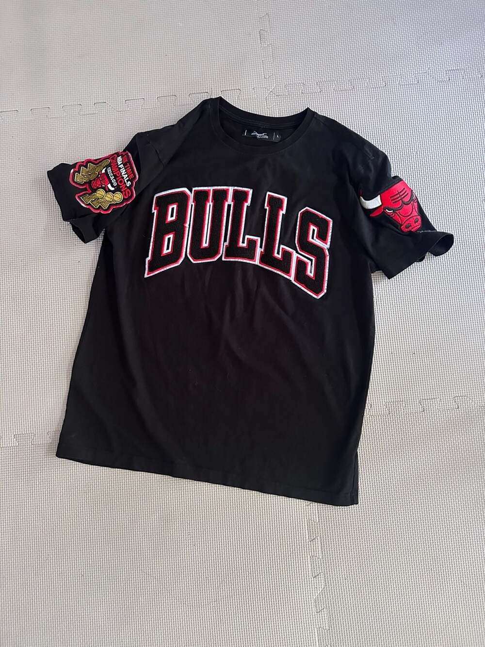 Pro Standard Chicago Bulls Six Time NBA Finals Champions T-Shirt Size L